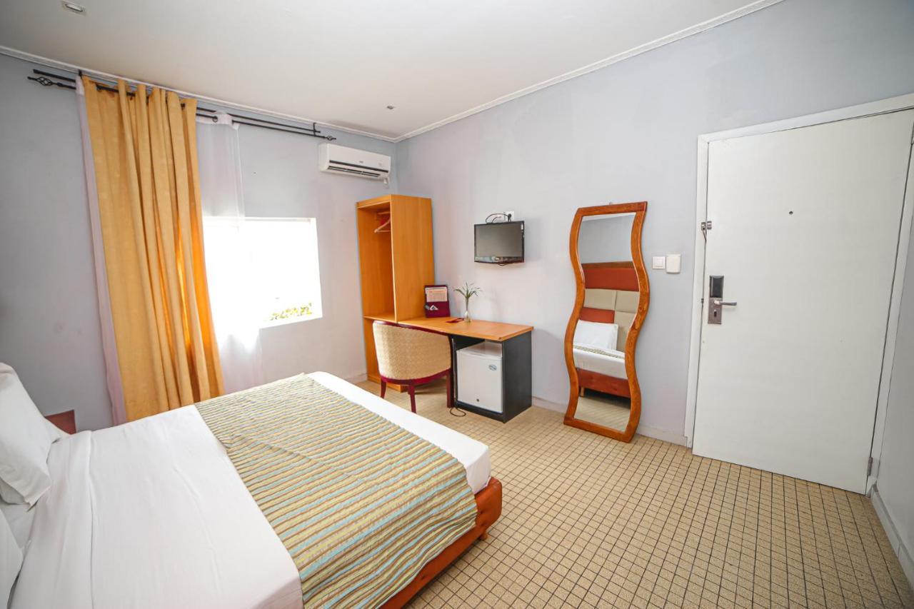 Fini Hotel Bobende Limbé Extérieur photo