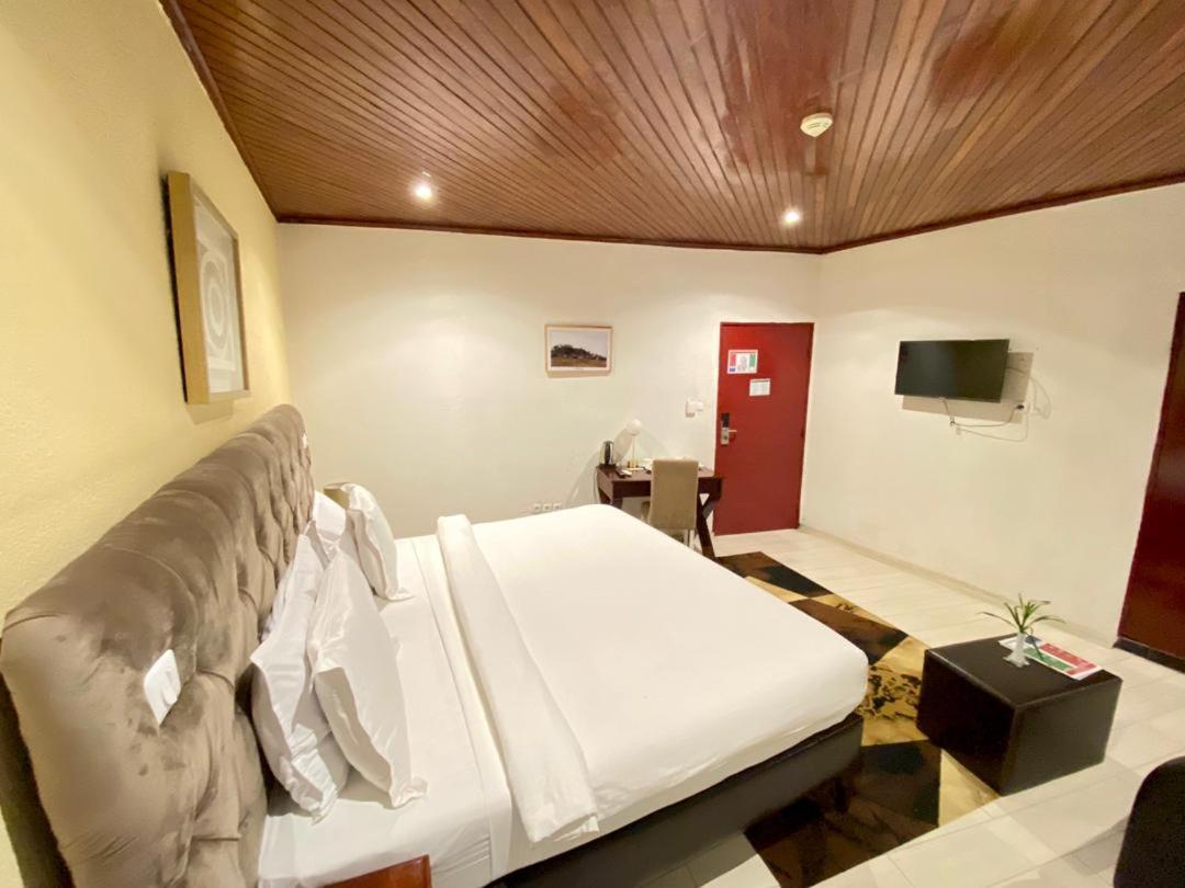 Fini Hotel Bobende Limbé Extérieur photo